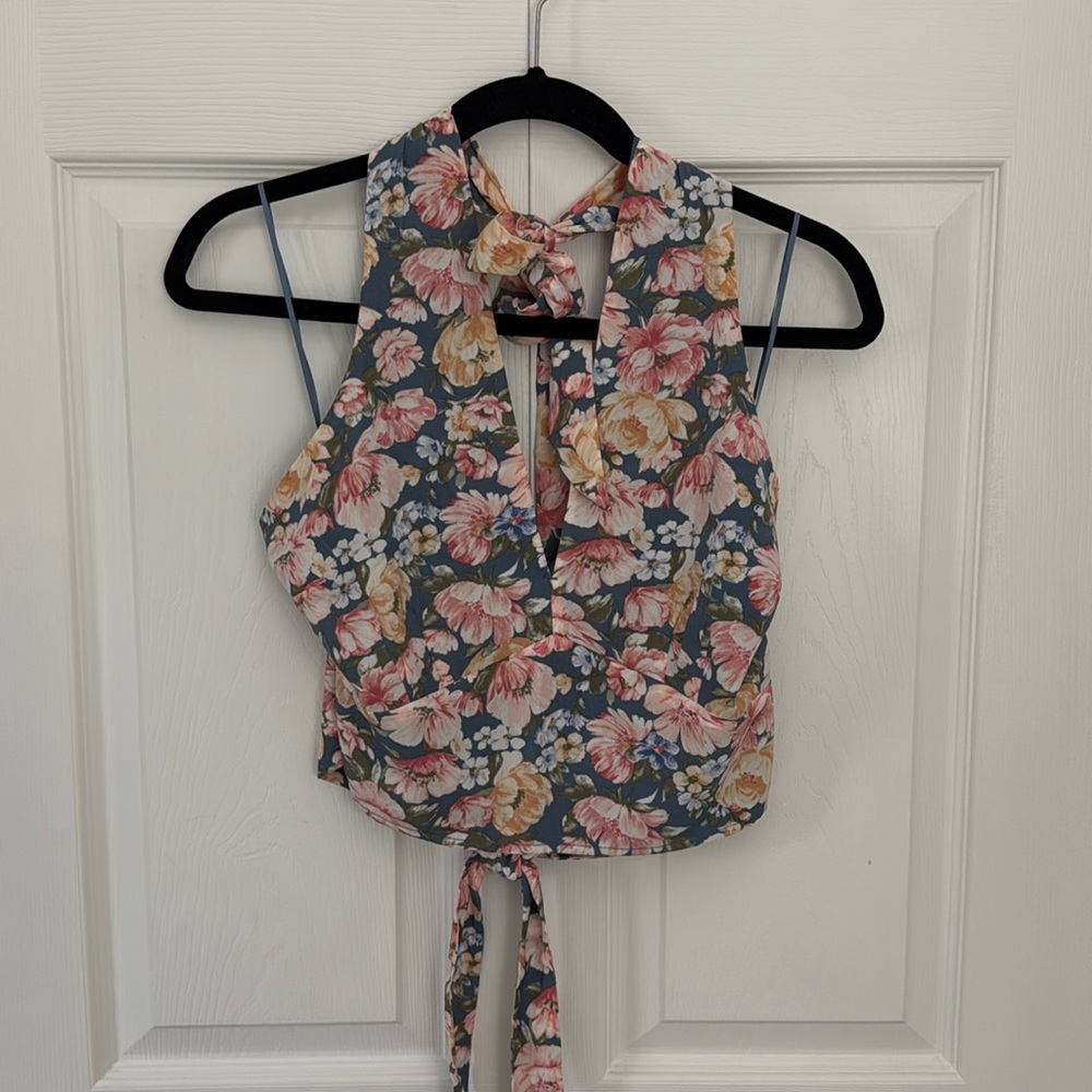 Tie V-Neck Crop Top